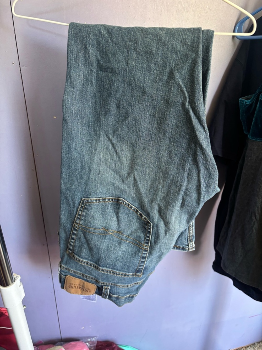 Levi's Men's Medium Blue Relaxed Jeans